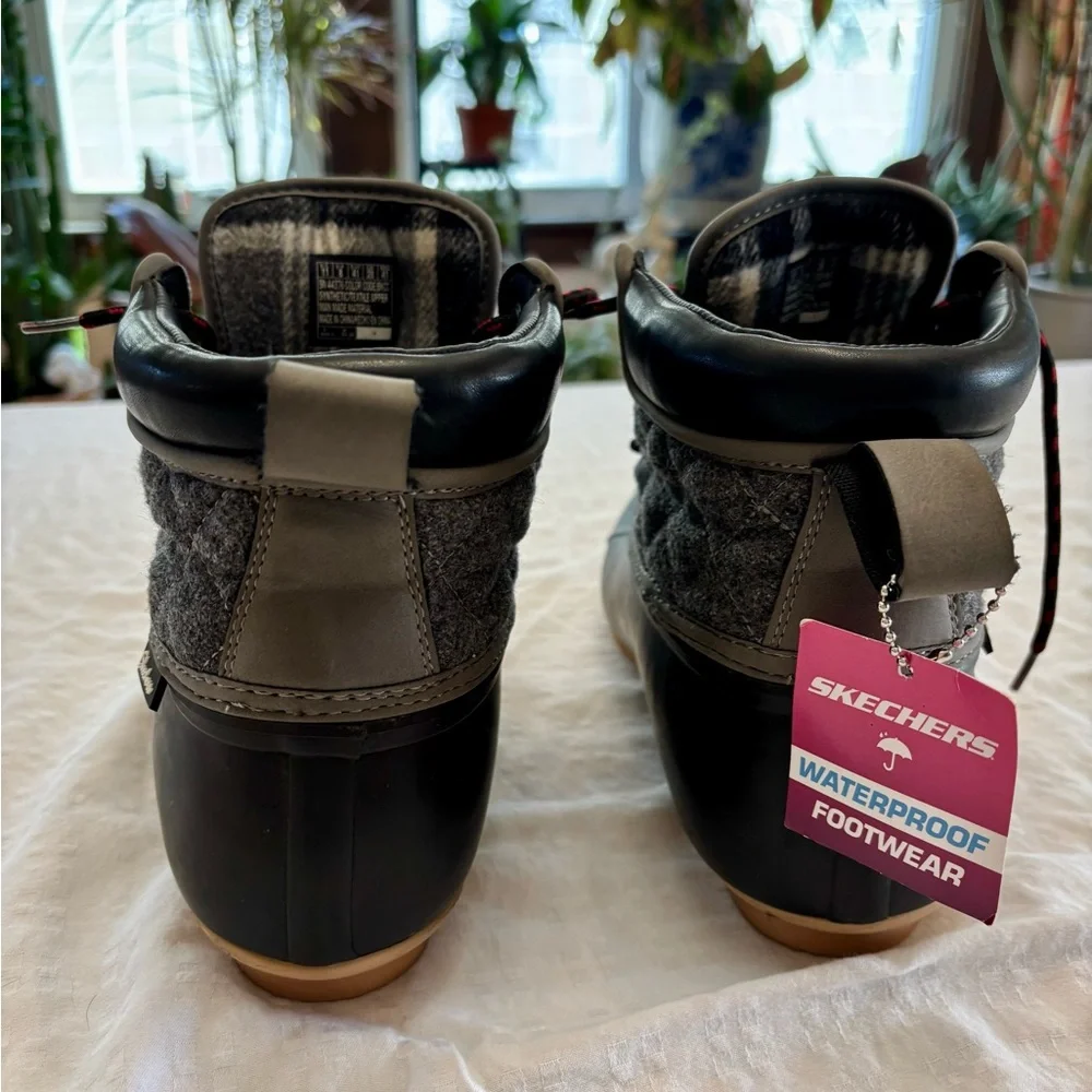 New with Tags! Skechers Black and Gray Winter Boots with Waterproof Base - Picture 5 of 9